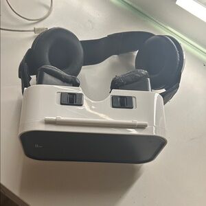 VR Headset with Adjustable Straps - Black and White